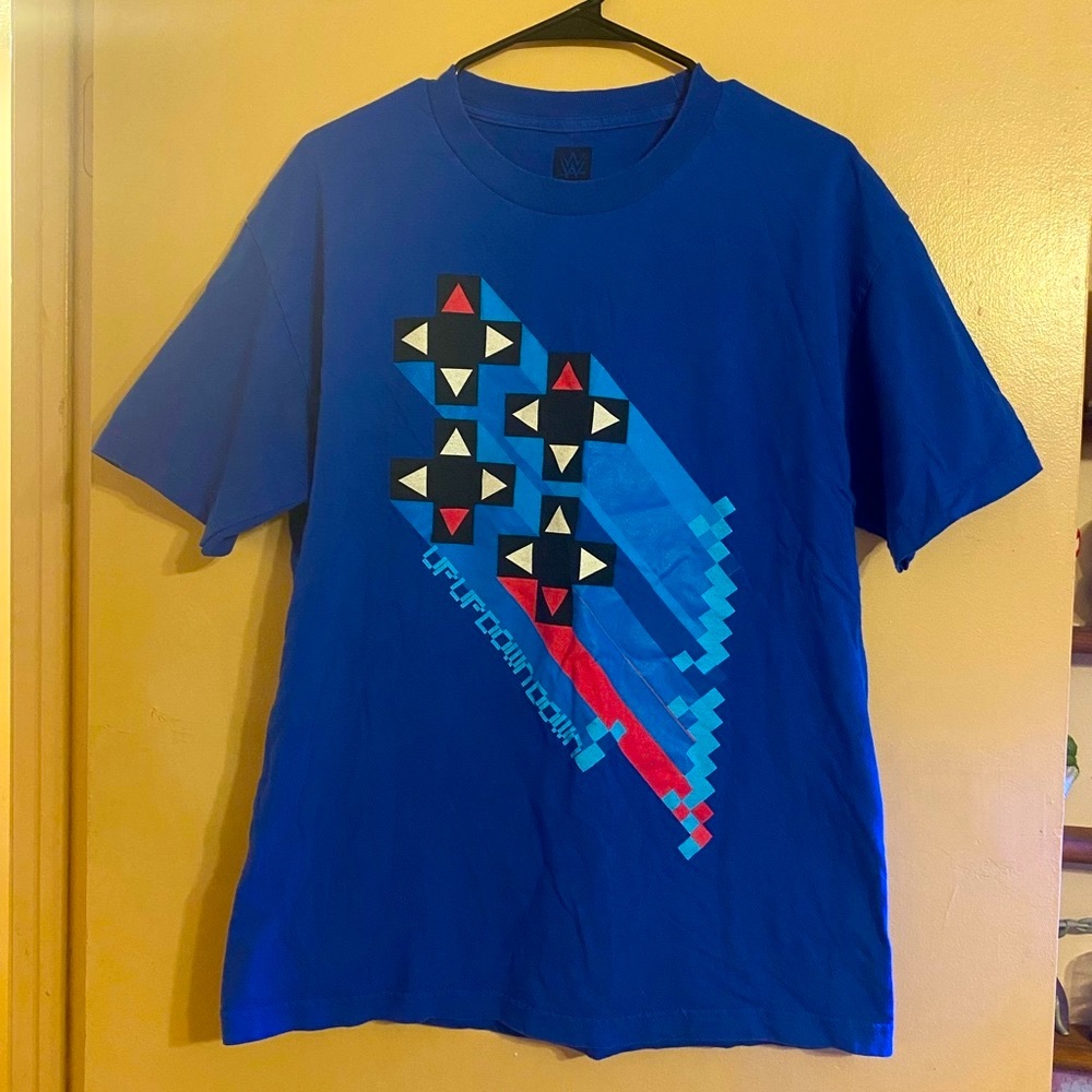 Xavier Woods up up down down tshirt large